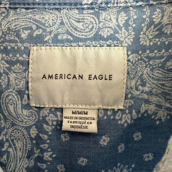 American Eagle Chambray Shirt Womens Medium Blue Ombre Bandana Print Western - Picture 2 of 9
